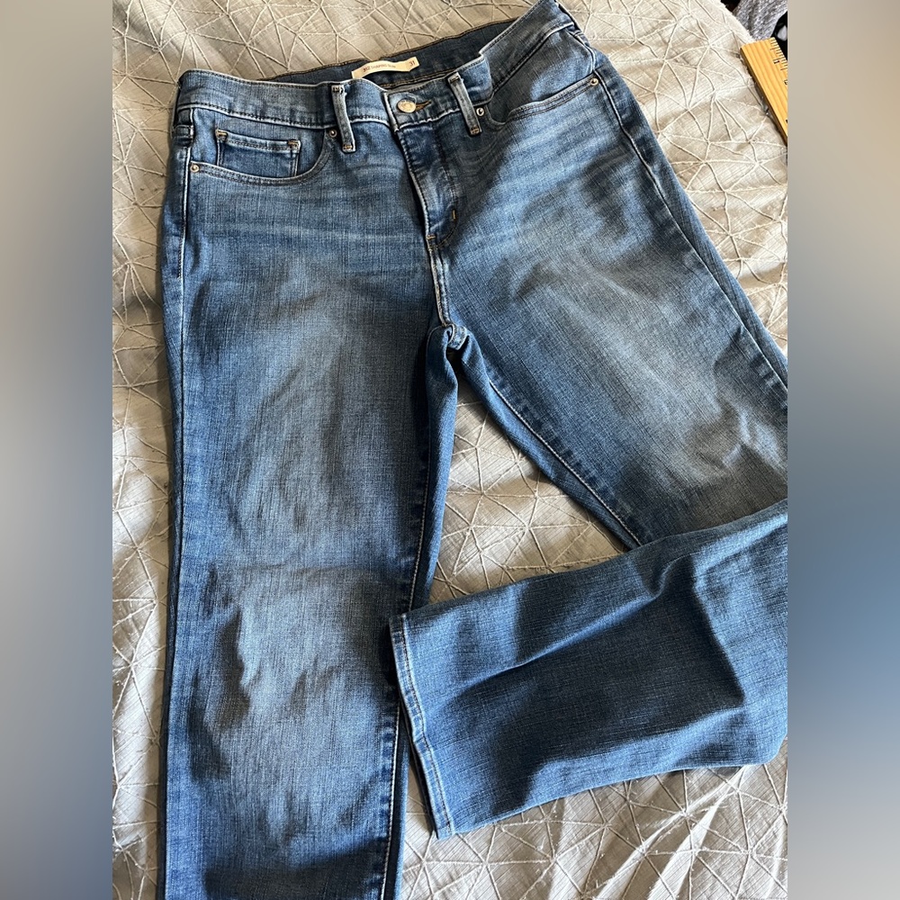 Levi's Straight Leg Women's Jeans in Blue Wash
